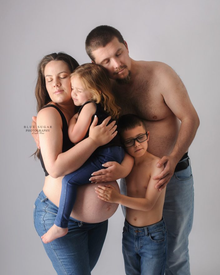 denim family maternity photo